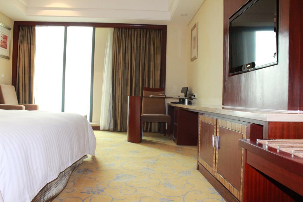 Daysun International Hotel Гуанджоу Екстериор снимка